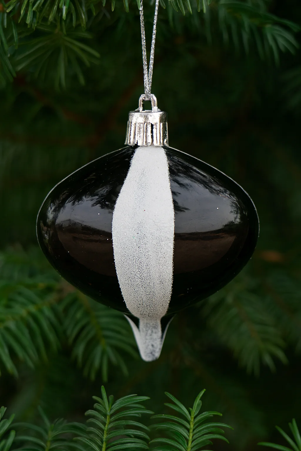 36 Pack Black Onion Ornament with Glitter Stripes - Image 3