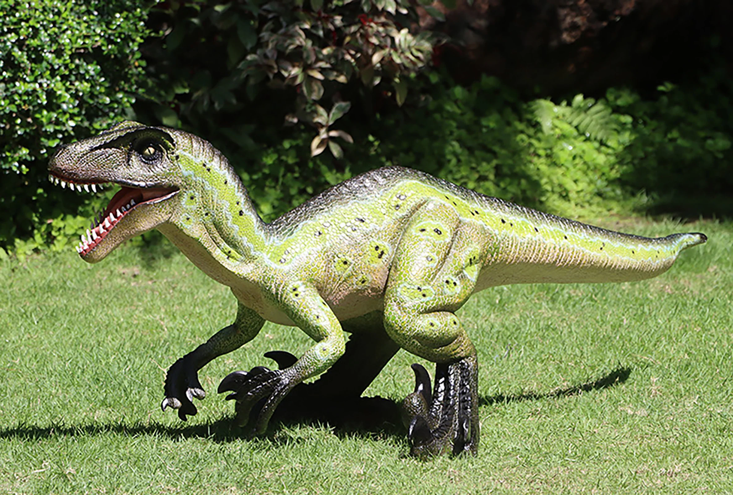 Steel Claws Raptor